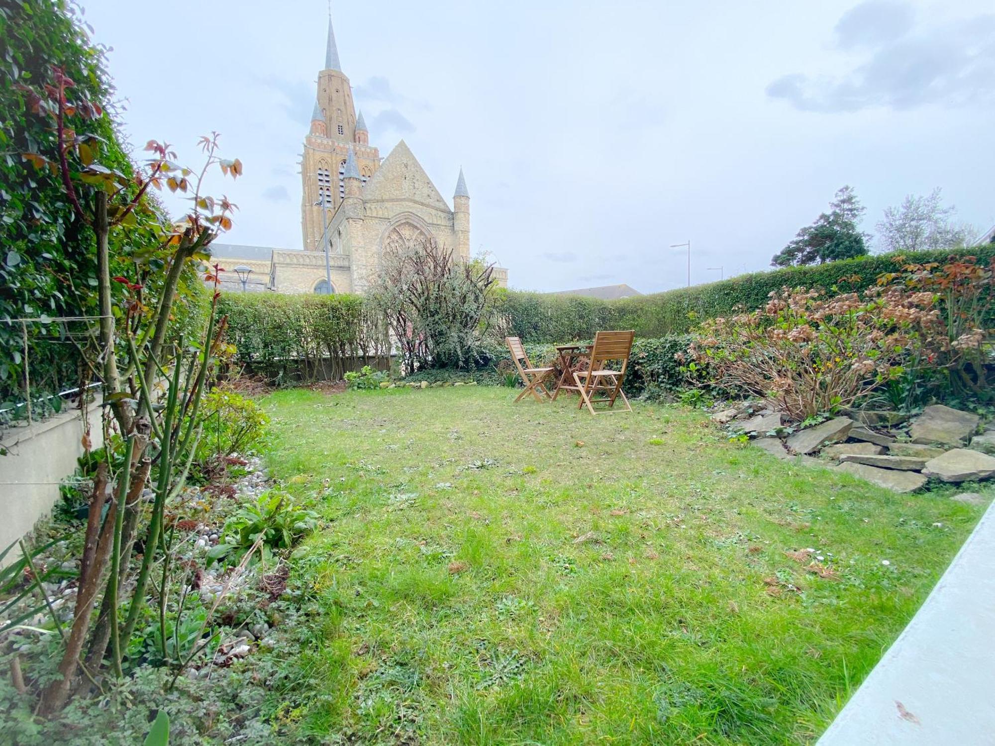 Le Notre Dame Maison Spacieuse Avec Jardin Calais Exterior photo